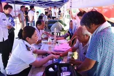 媒體看界首 | 農(nóng)民日?qǐng)?bào) 健康咨詢惠民生，筑牢鄉(xiāng)村振興健康基石