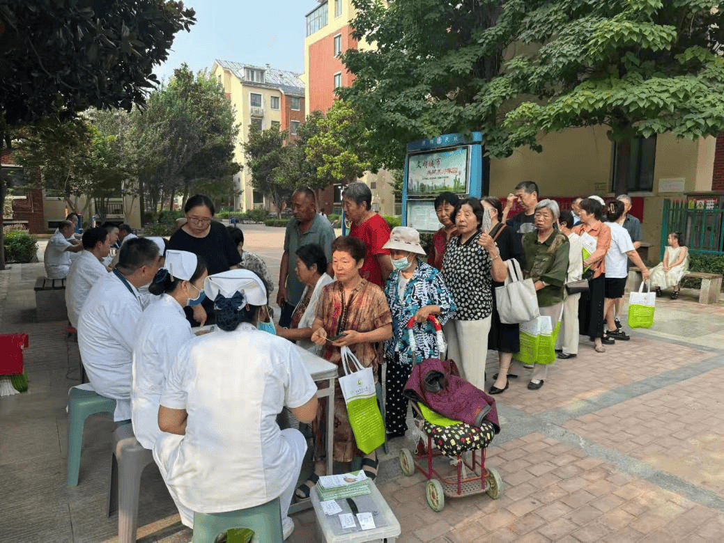 筑牢“員工健康防線(xiàn)” 企業(yè)與健康義診活動(dòng)的溫情邂逅